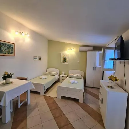 Pema - Air Conditioning Apartment *